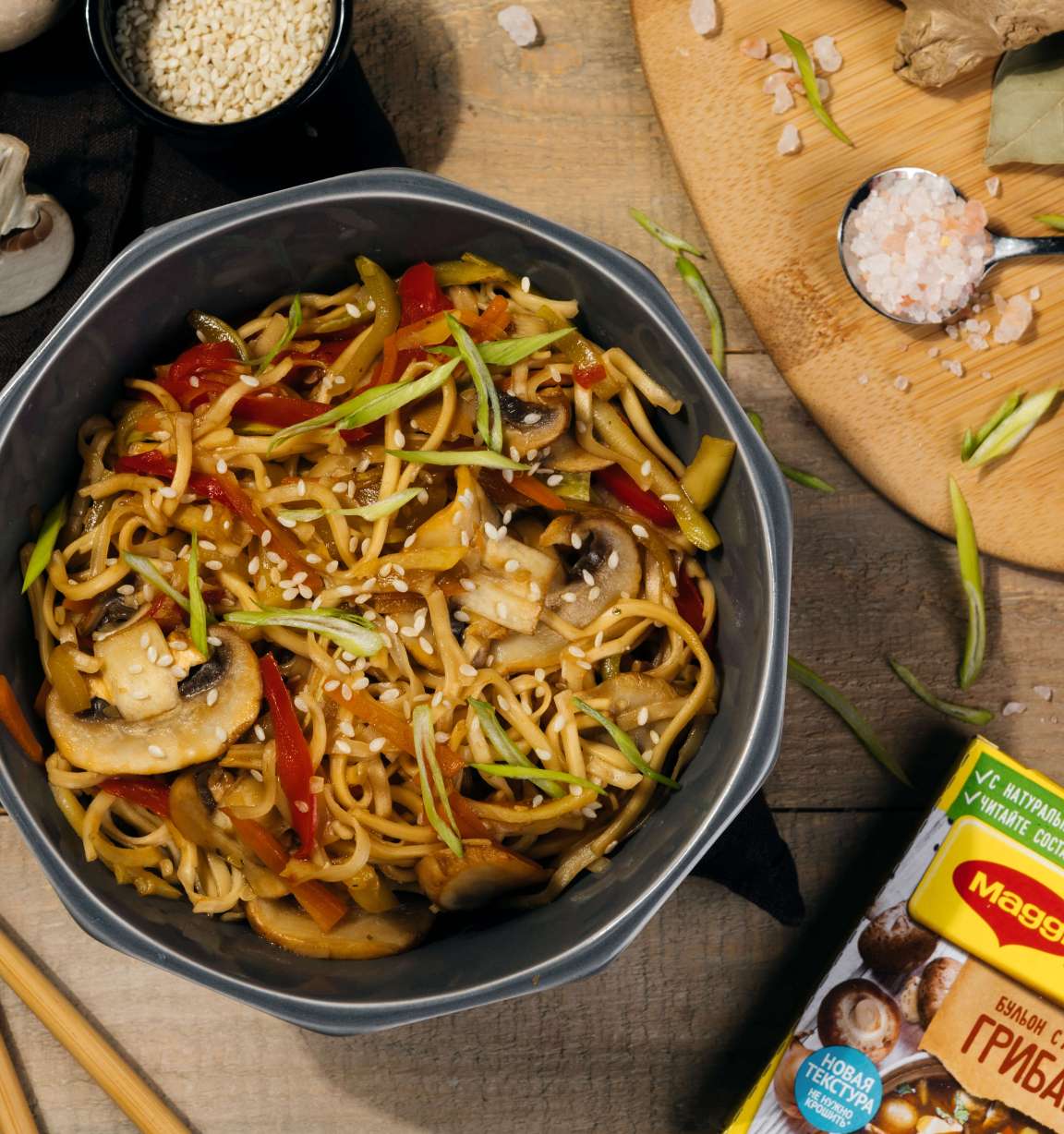 Пикантная лапша с грибами и кабачками без мяса, рецепт с фото