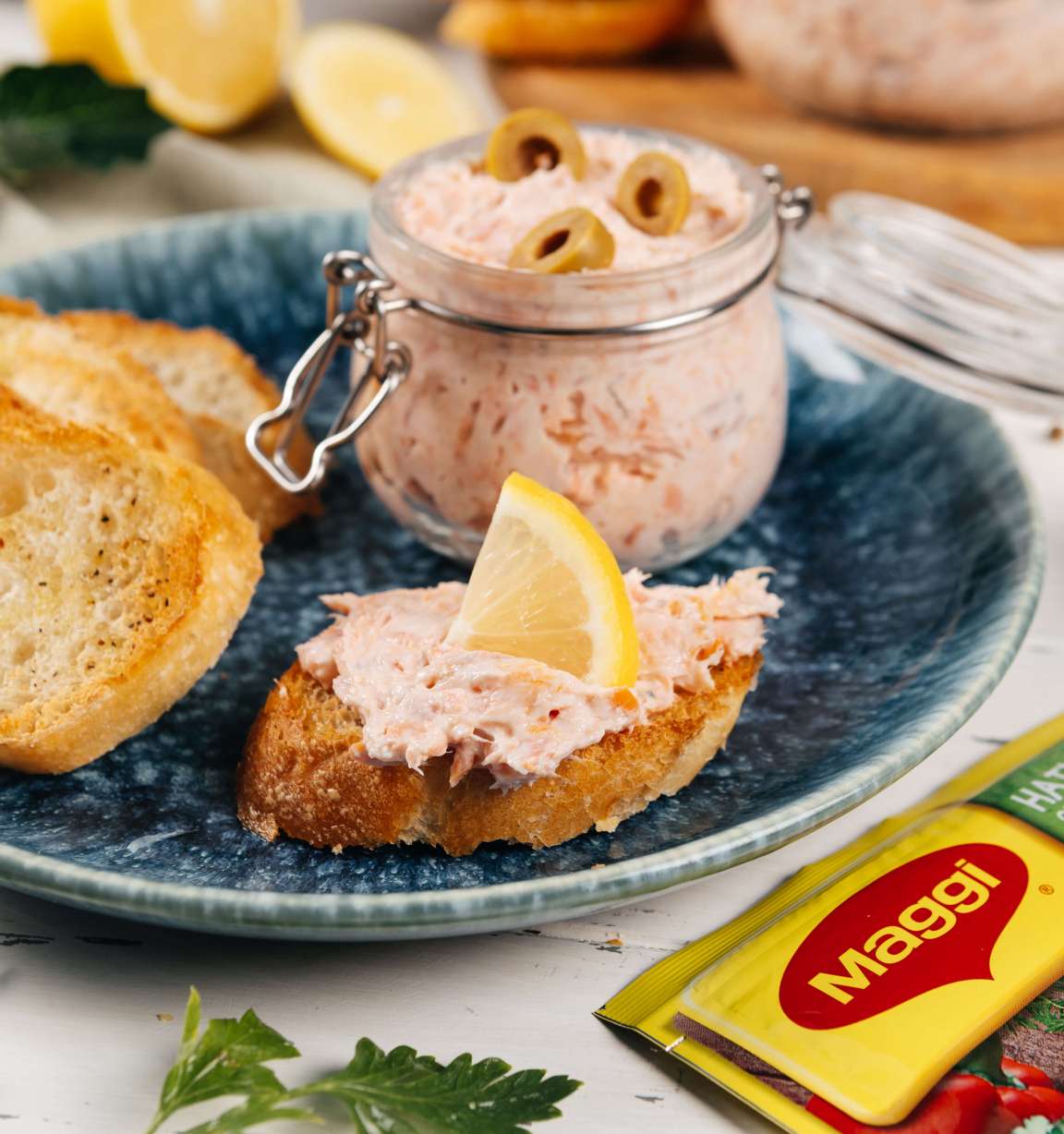 Закусочный паштет из копченой красной рыбки - рецепт с фото от Магги