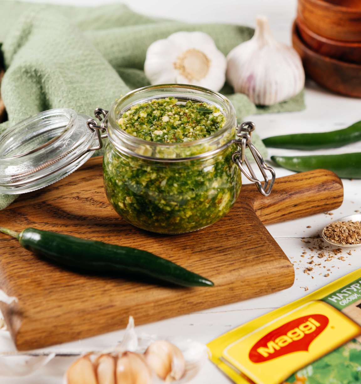 Острая сырая аджика без помидоров - рецепт приготовления с фото от Maggi.ru