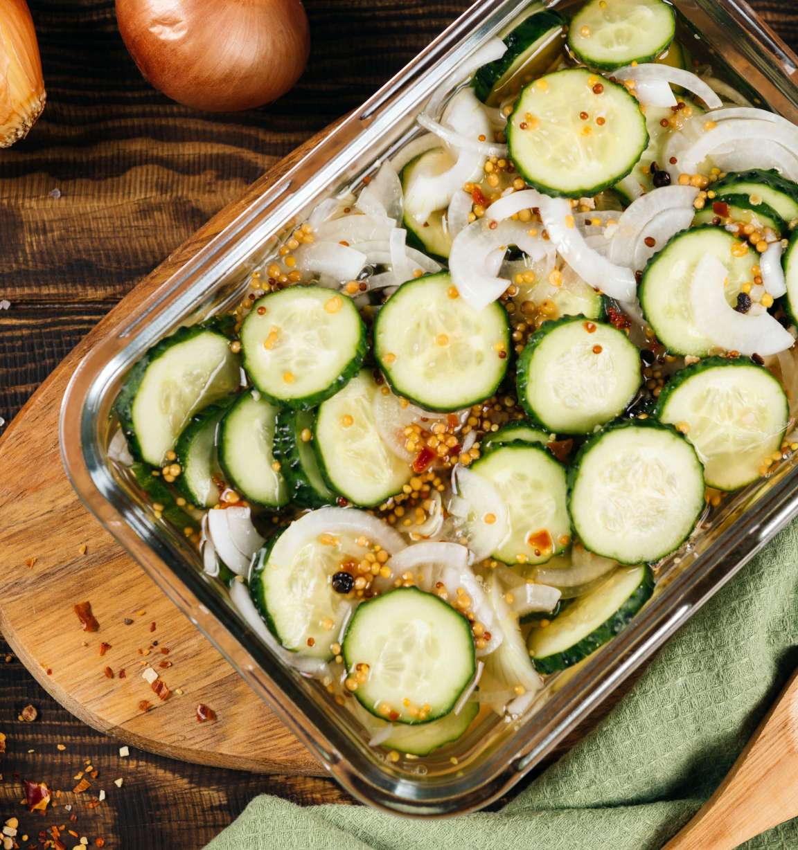 Маринованные огурцы колечками для салатов и закусок, пошаговый рецепт