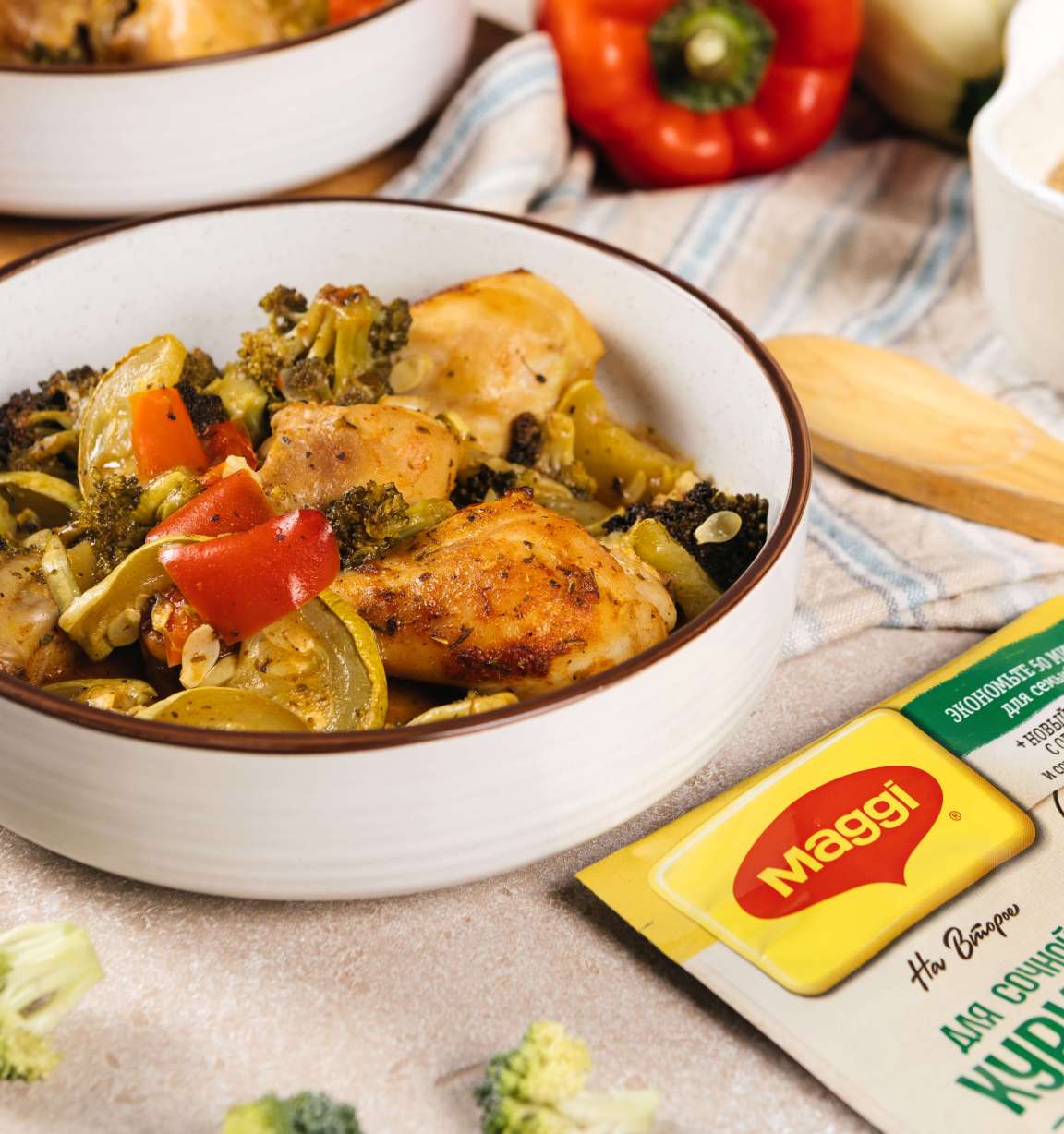 Запеченная сочная курица с овощами и травами - рецепт от Магги