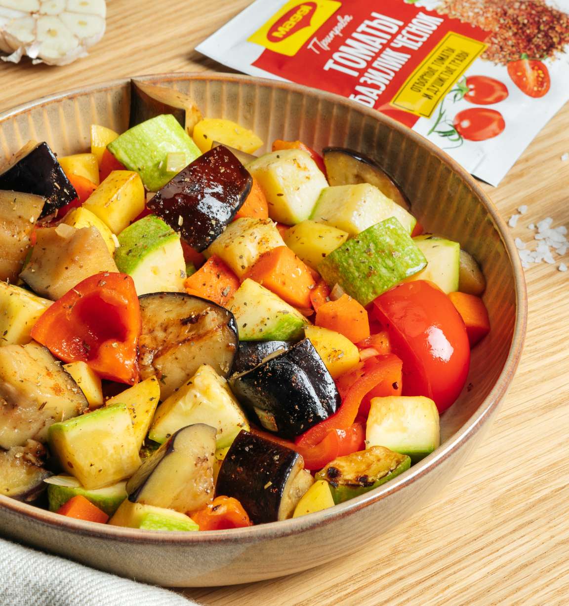 Баклажаны, тушеные с овощами - рецепт приготовления с фото от Maggi.ru