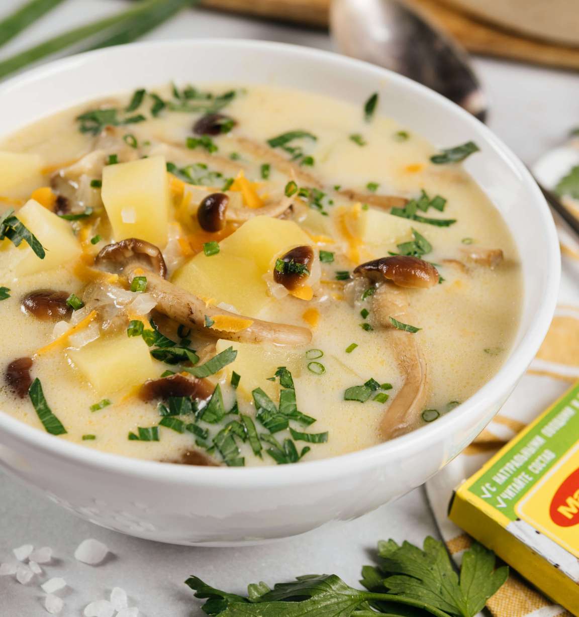 Сытный сырный суп с грибным ассорти - рецепт приготовления с фото от Maggi.ru