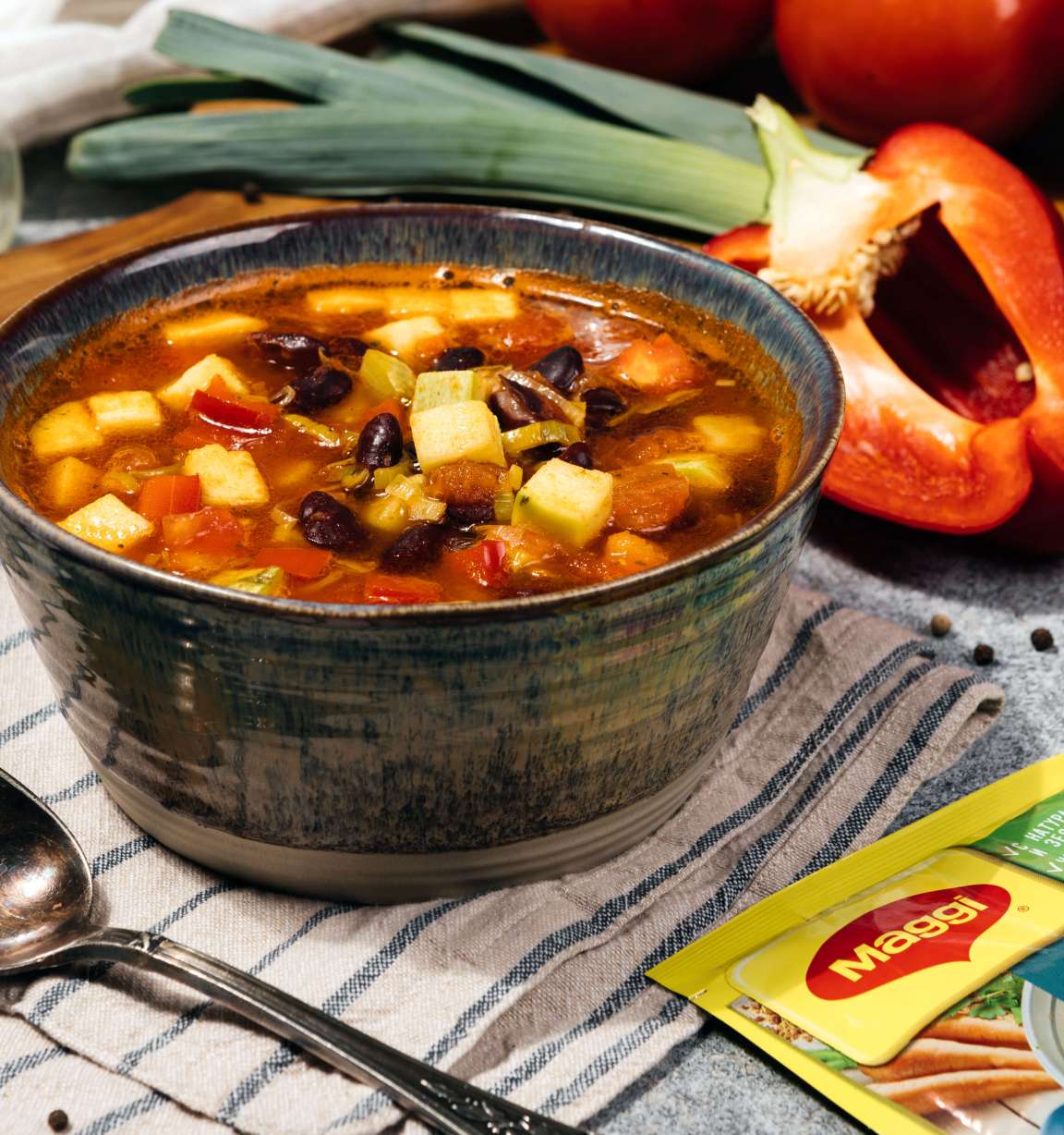Ароматный томатный суп с кабачком и фасолью без мяса, пошаговый рецепт