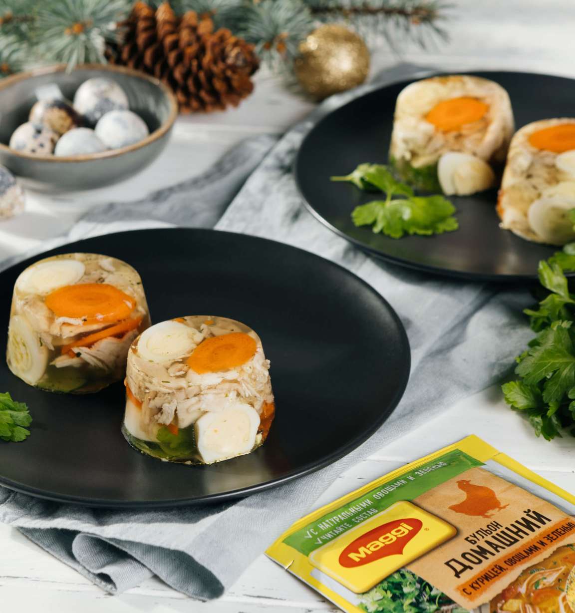 Порционный холодец с курицей, индейкой и перепелиными яйцами - рецепт приготовления с фото от Maggi.ru