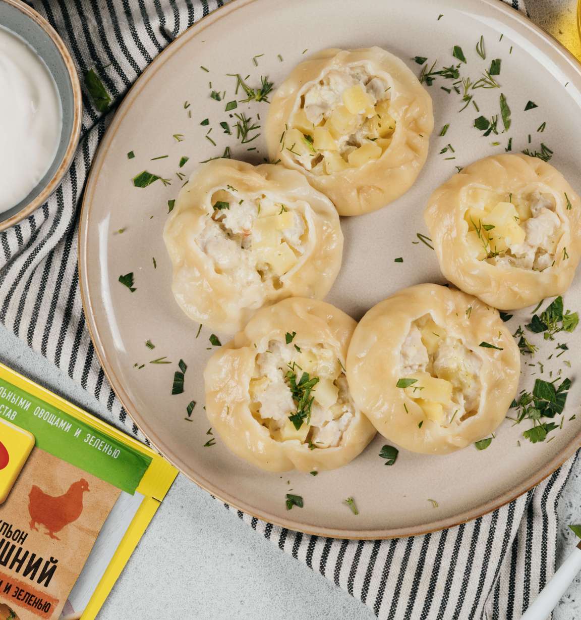 Манты с картофелем и курочкой со сливочным соусом - рецепт от Магги