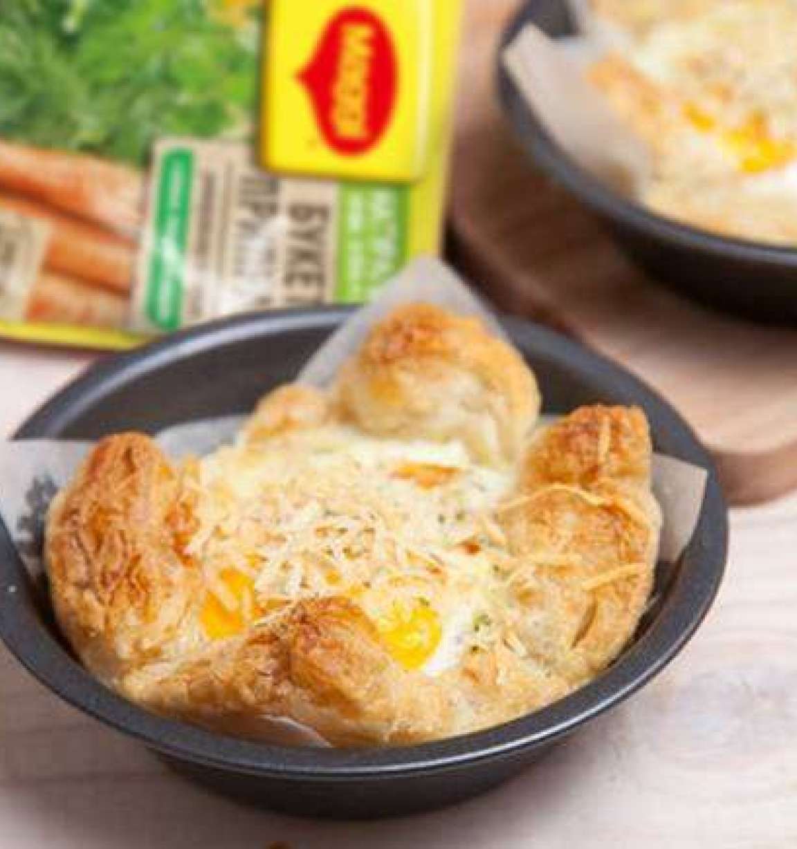 Яичница на слоеном тесте - рецепт приготовления с фото от Maggi.ru