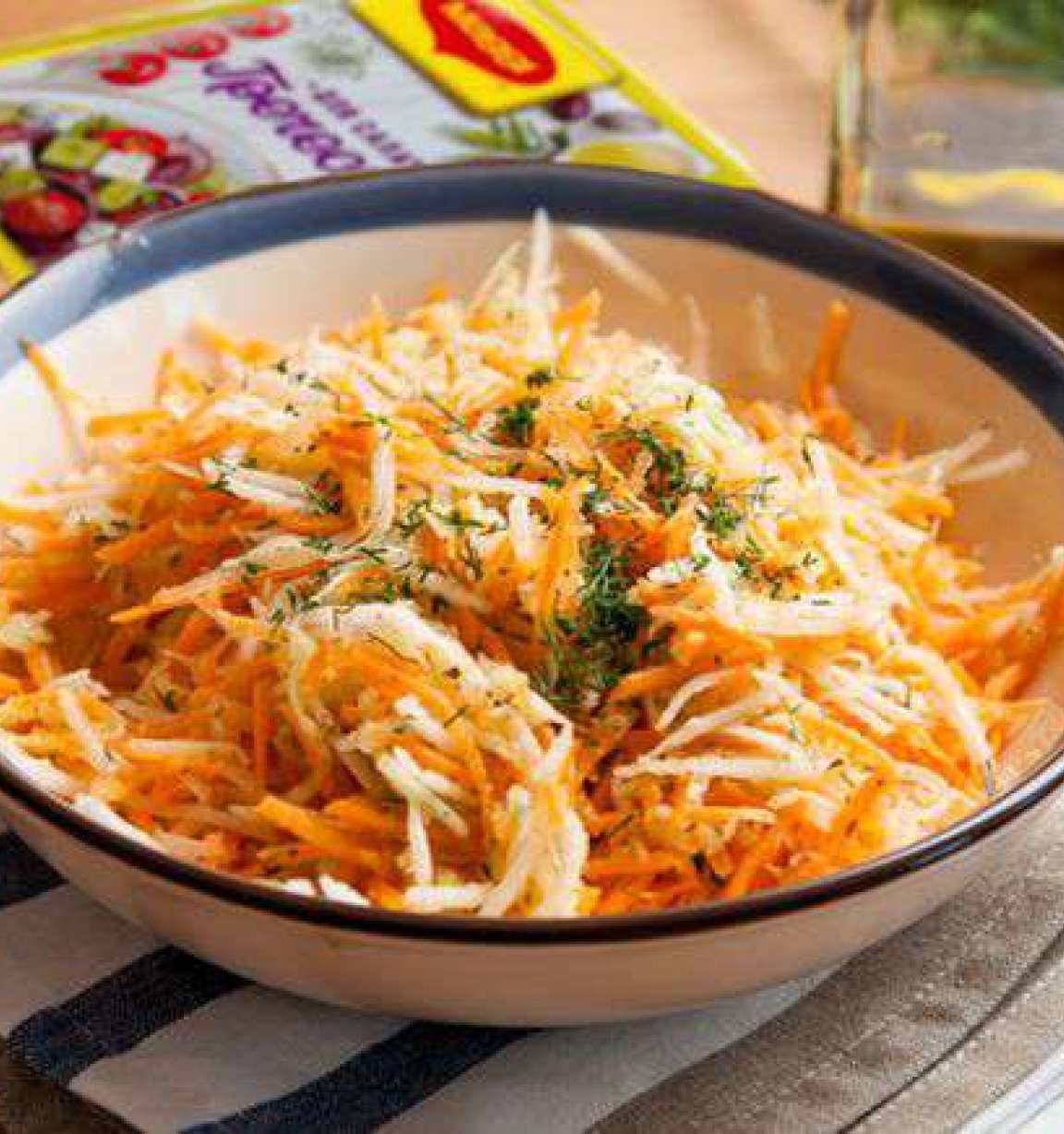 Хрустящий салат с овощами и пряными травами — рецепт с фото от Maggi.ru Хрустящий салат с овощами и пряными травами — рецепт с фото от Maggi.ru