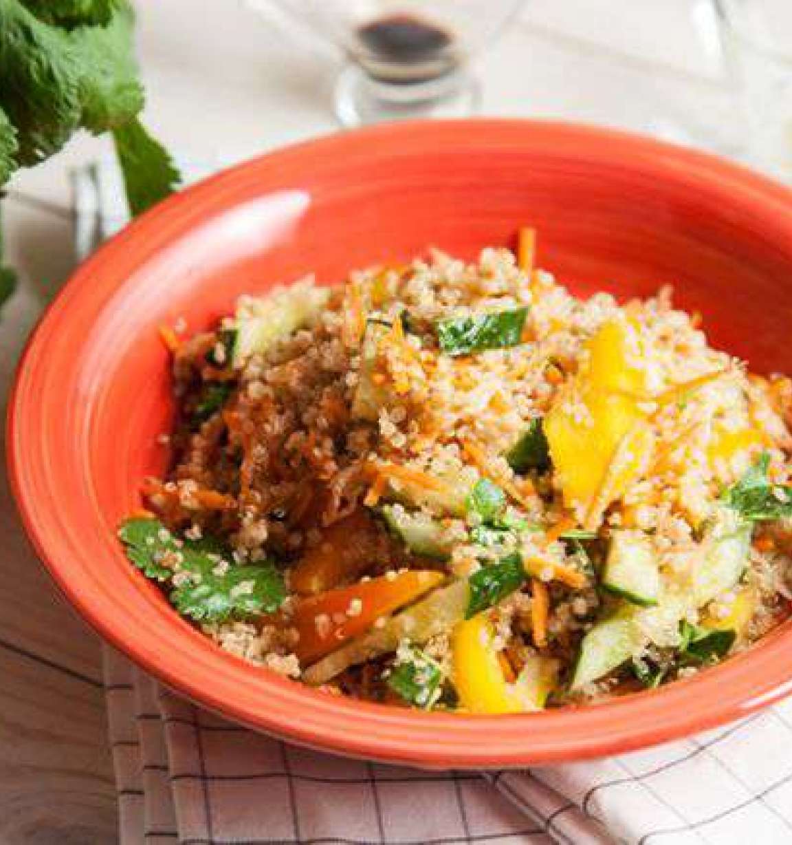 Теплый салат с киноа и овощами - рецепт приготовления с фото от Maggi.ru