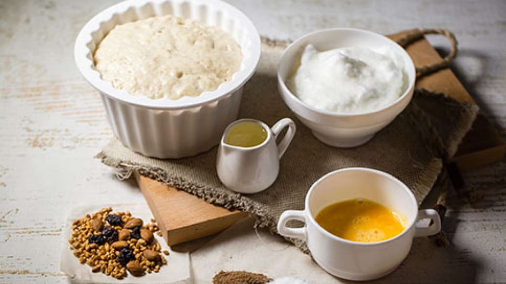 Шаг 2 - Кулич без глютена с орехами, изюмом и апельсиновой цедрой