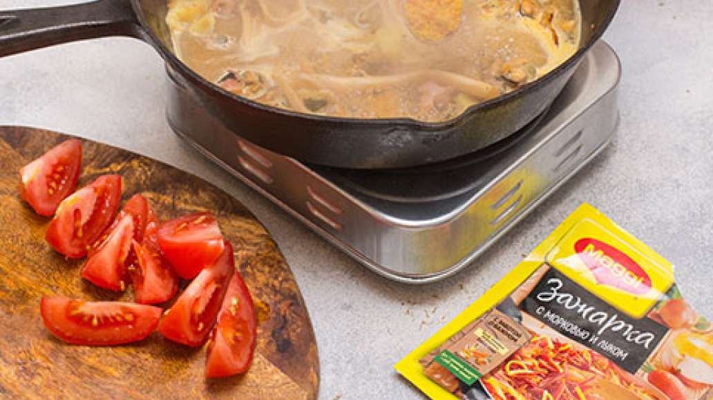 Шаг 2 - Лапша гречневая с морепродуктами и приправой maggi®