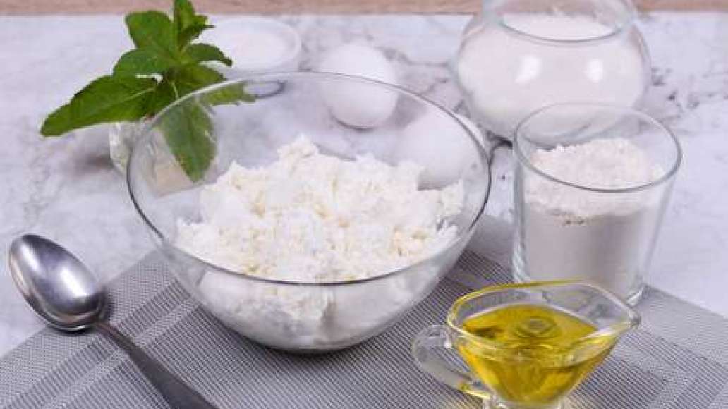 Шаг 1 - Классические сырники из творога