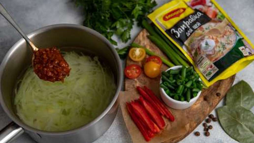 Шаг 2 - Щи скороспелые с болгарским перцем, фасолью, помидорами и зеленью