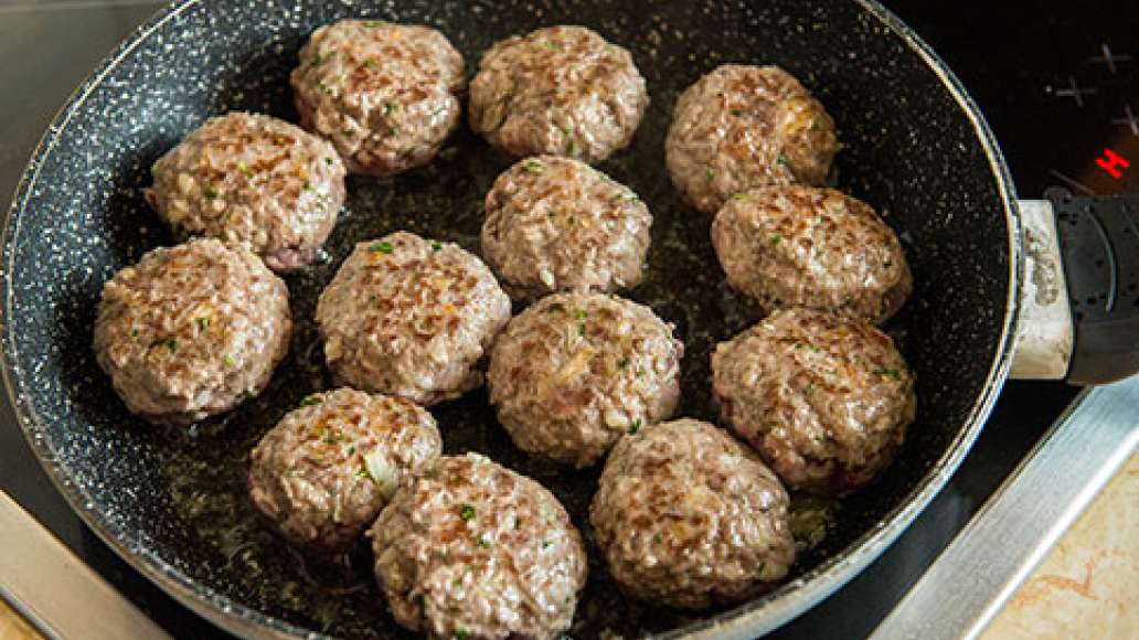 Шаг 3 - Мясные фрикадельки в томатно-сливочном соусе