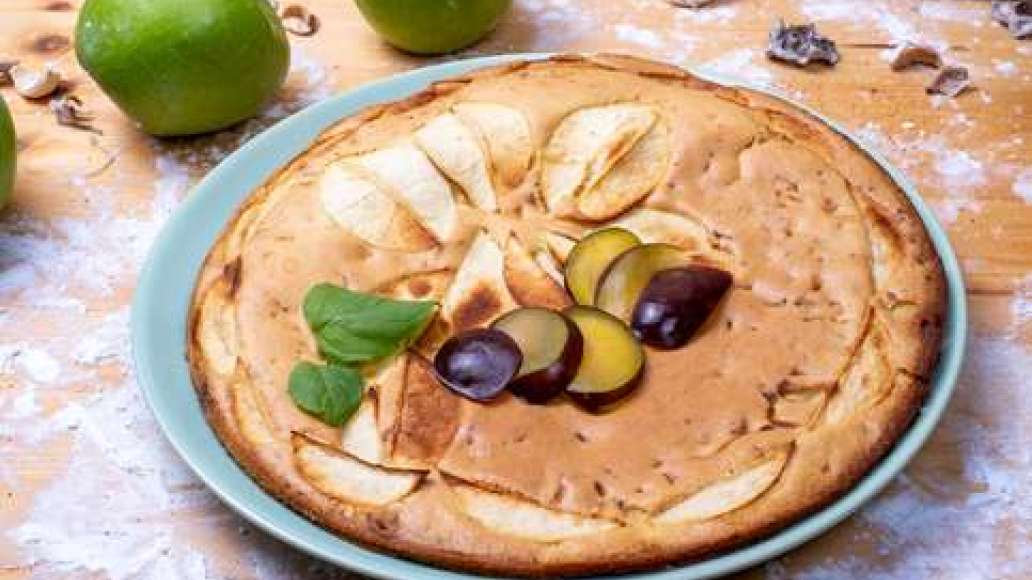 Шаг 7 - Шарлотка из капусты с яблоком