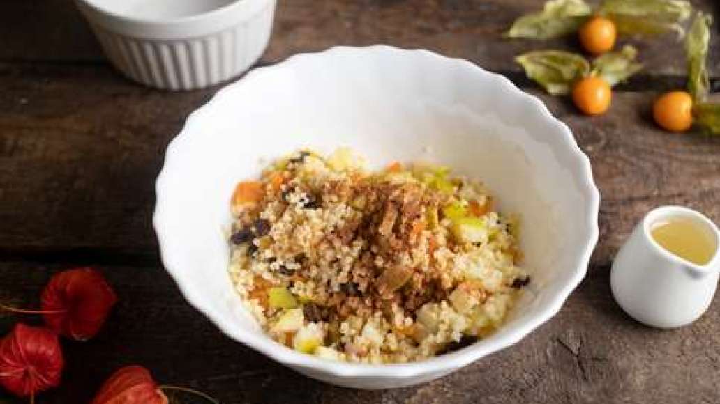 Шаг 2 - Запеканка из пшенной крупы с яблоками и грецкими орехами постная