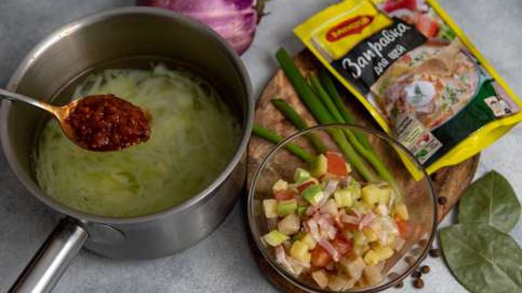 Шаг 2 - Щи южные с кабачками, баклажанами, помидорами и копченостями