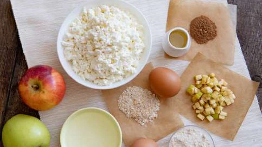 Шаг 1 - Пп сырники с отрубями и яблоками с корицей