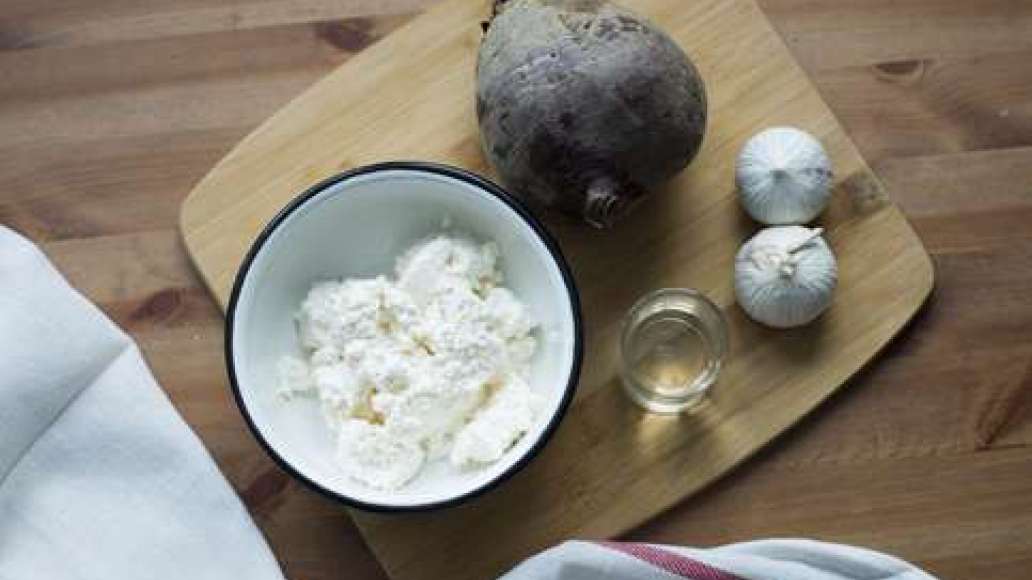 Шаг 1 - Запечённая свёкла с чесноком и рикоттой