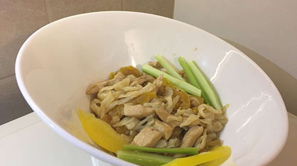 Шаг 5 - Лапша удон с курицей и овощами