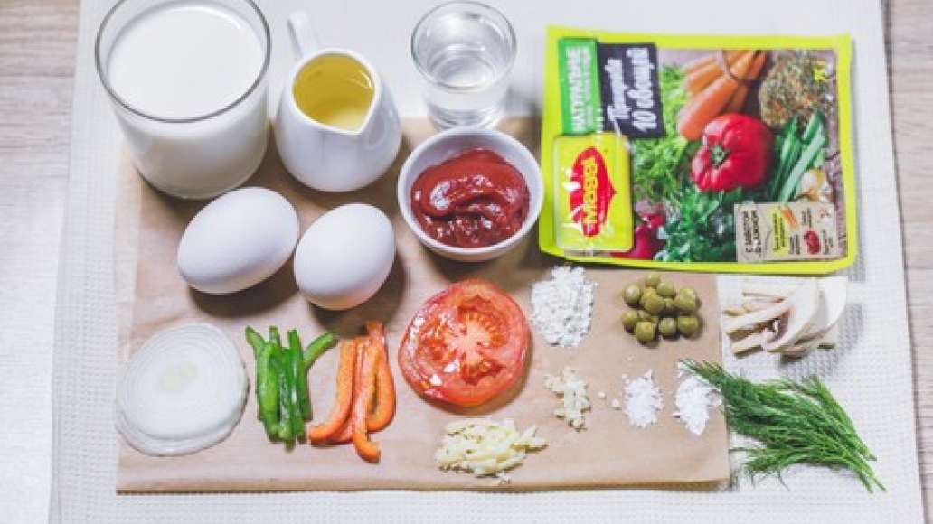 Шаг 1 - Пицца по-деревенски на кефире с курицей