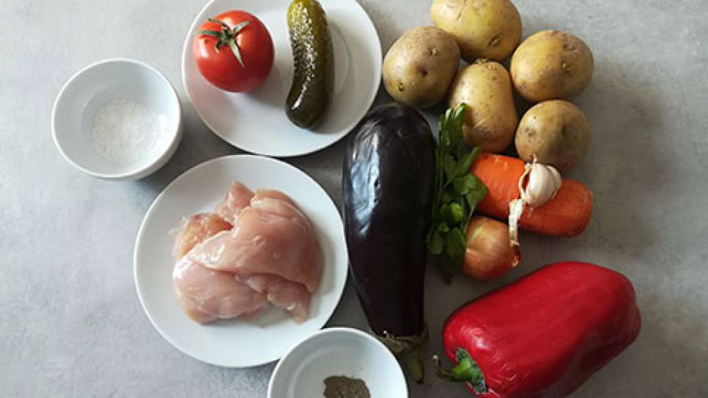 Шаг 1 - Жаркое из индейки с картошкой, огурцом и баклажаном