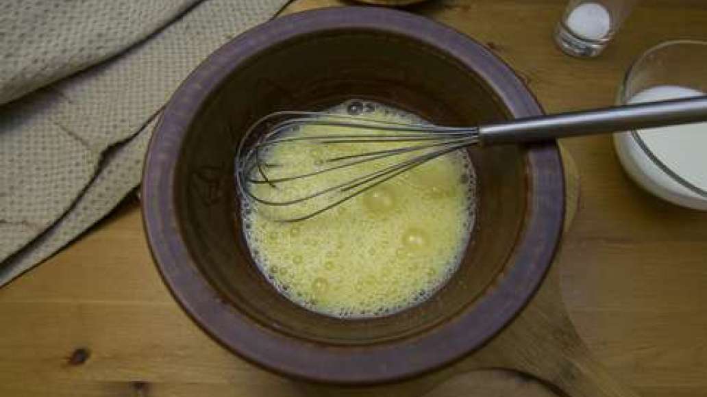 Шаг 3 - Омлет с брокколи, цукини и чесноком