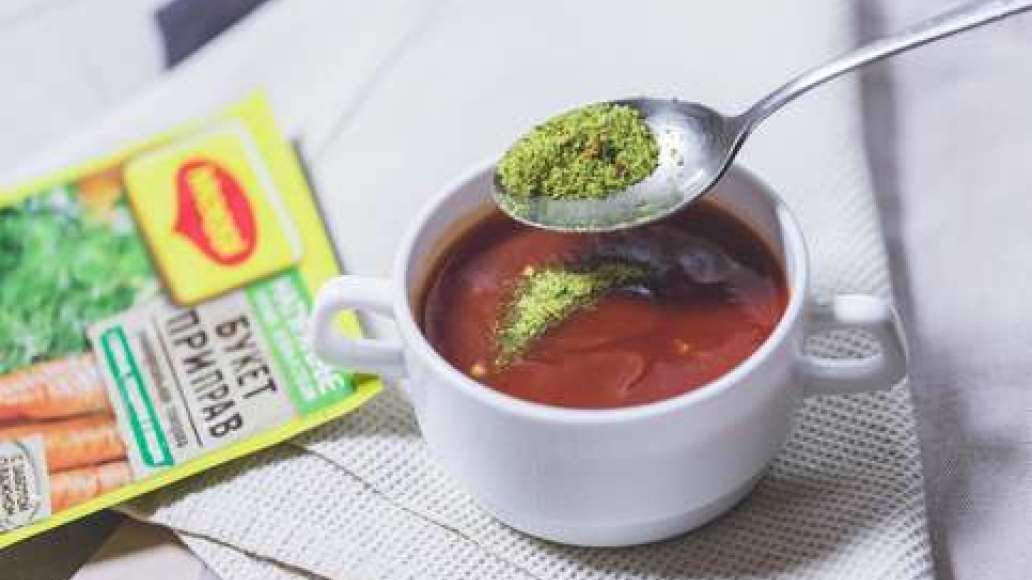 Шаг 3 - Постная пицца с баклажанами и кабачками пеперони