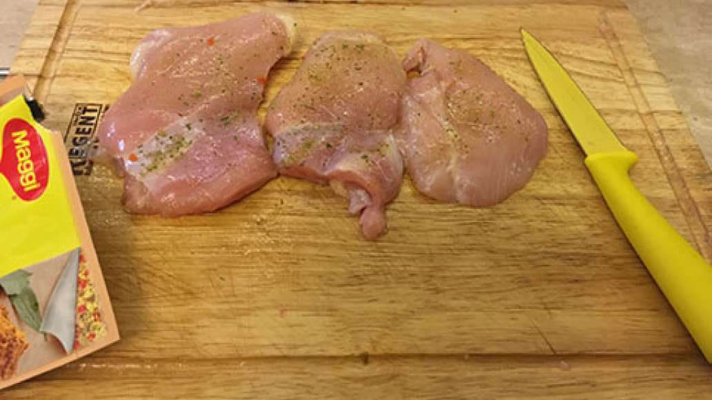 Шаг 1 - Куриное филе в кляре