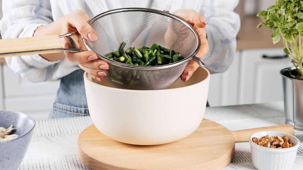 Шаг 1 - Зелёный салат с курицей, стручковой фасолью и свежим огурцом