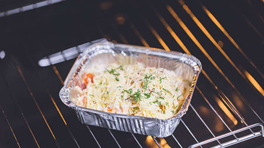 Шаг 3 - Лакомая курица со сливками и помидорами