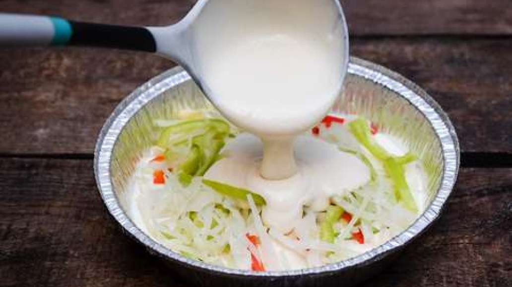 Шаг 3 - Вкусный заливной пирог с капустой на кефире