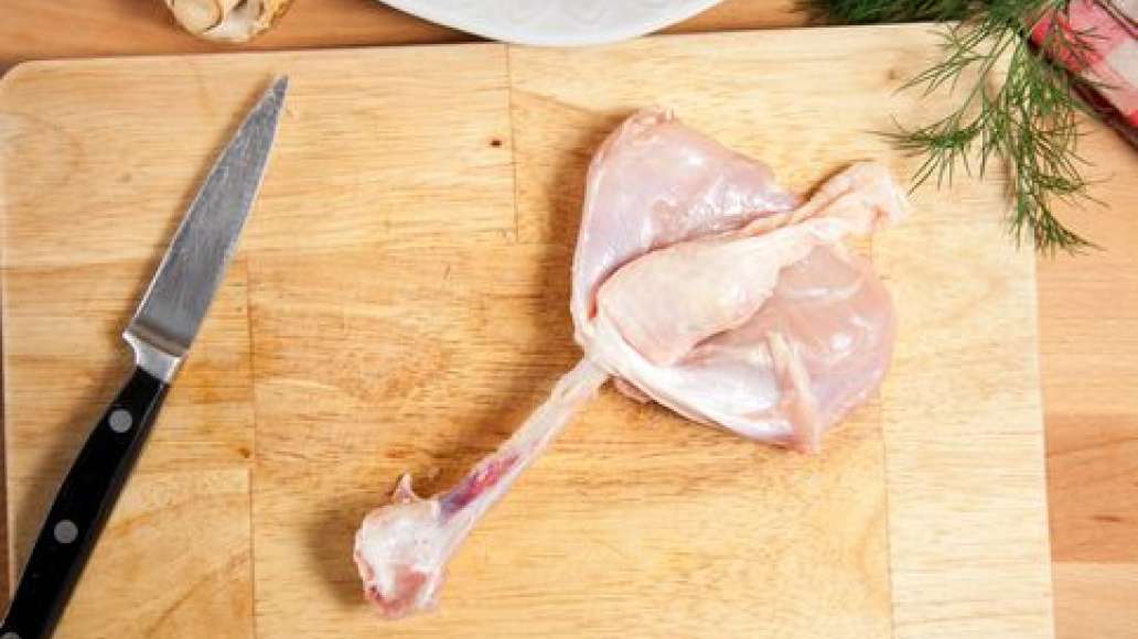 Шаг 4 - Куриные голени, фаршированные гречкой и грибами