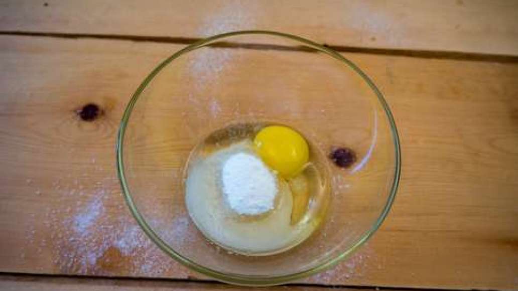 Шаг 2 - Шарлотка с корицей и яблоками