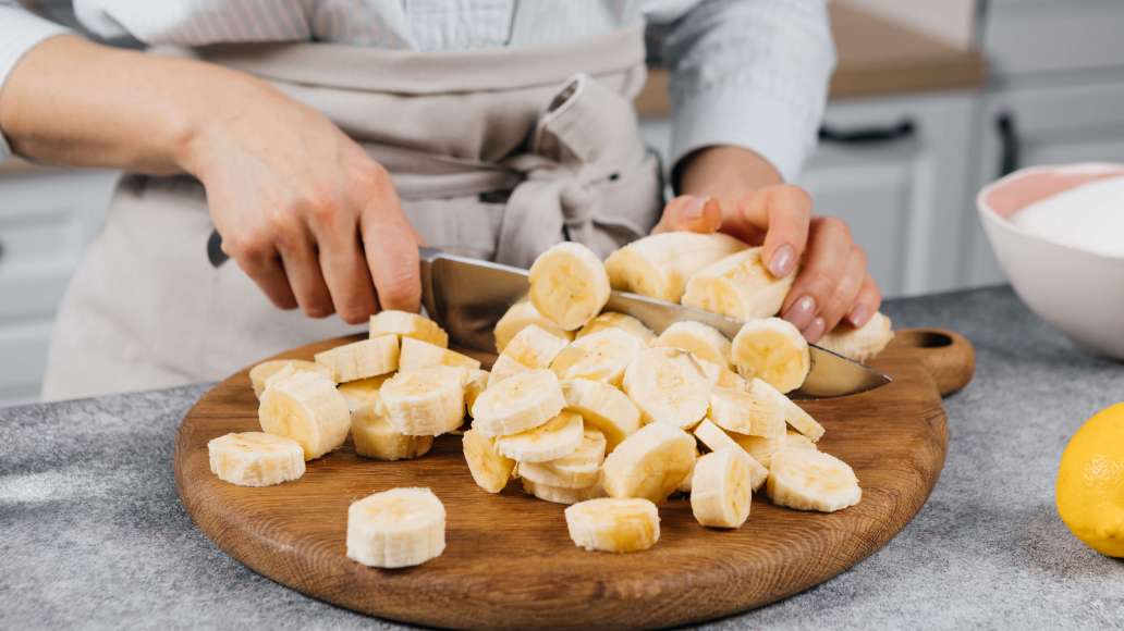 Шаг 1 - Нежное банановое варенье с яблоками и лимоном