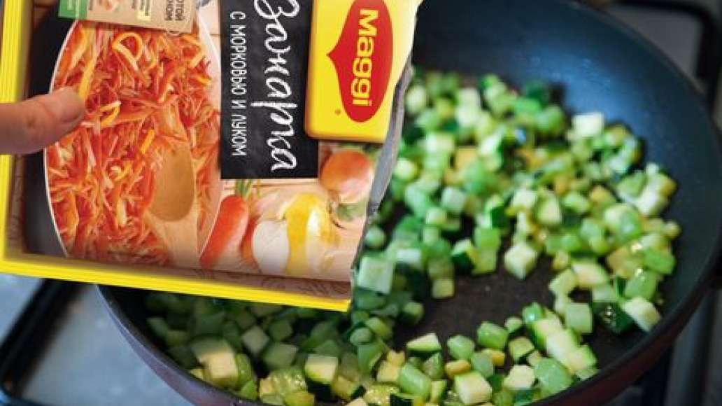Шаг 3 - Киноа с креветками и овощами