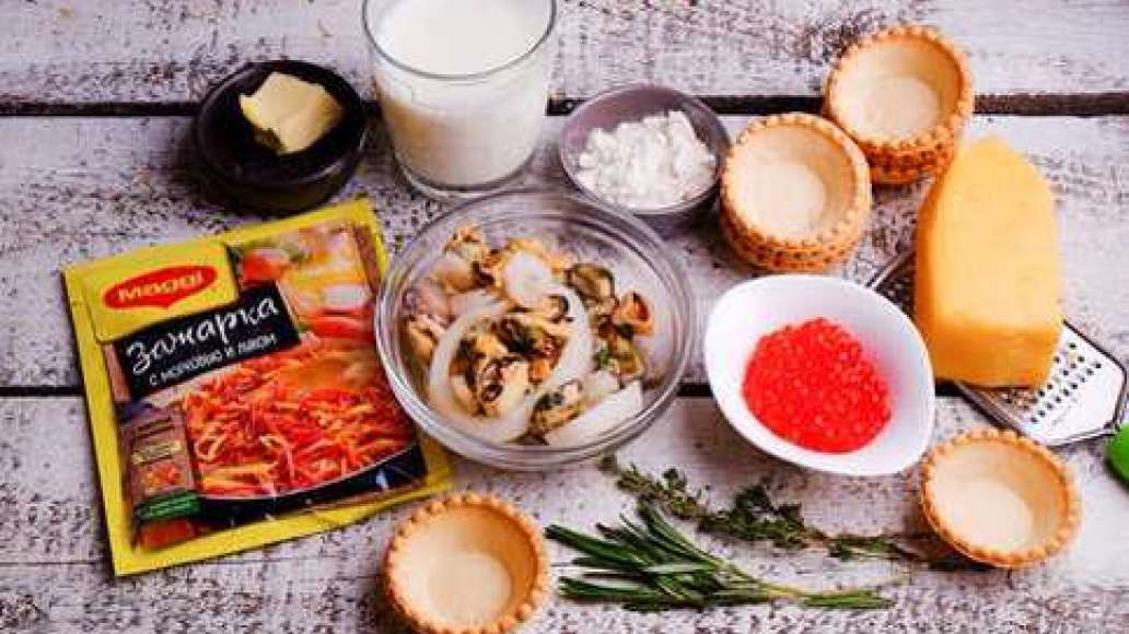 Шаг 1 - Жюльен из морепродуктов в тарталетках праздничный