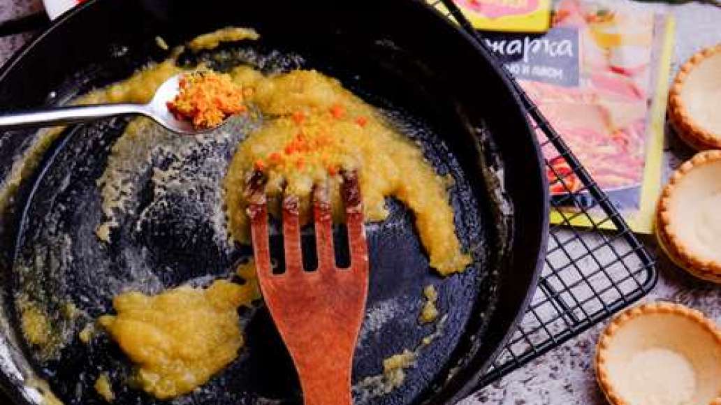 Шаг 2 - Жюльен из морепродуктов в тарталетках праздничный