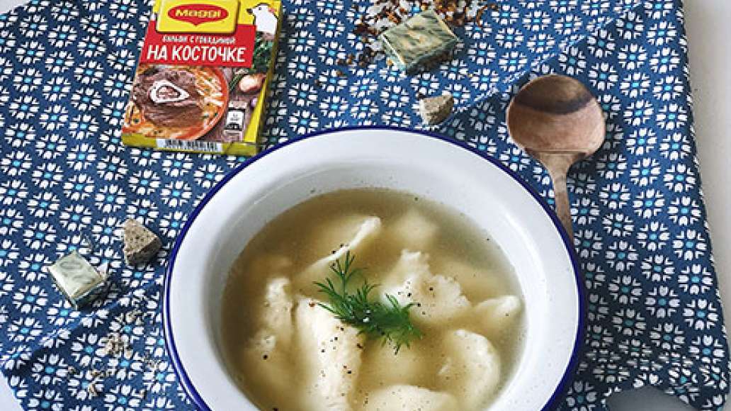 Шаг 6 - Быстрые клецки в бульоне с говядиной на косточке от maggi®