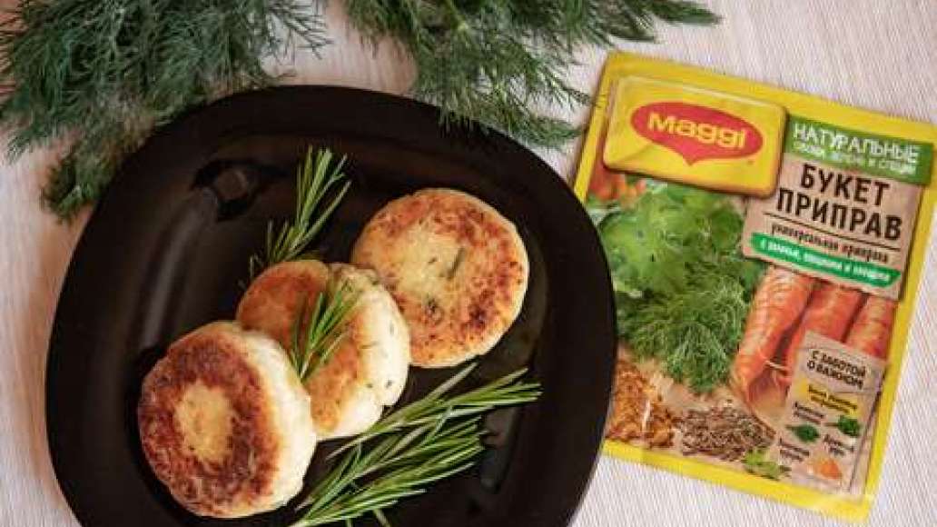 Шаг 4 - Сырники из творога с манкой пикантные с копченым сыром