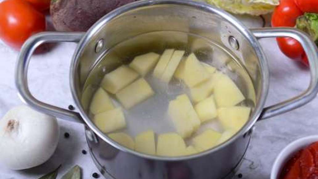 Шаг 2 - Борщ с пекинской капустой