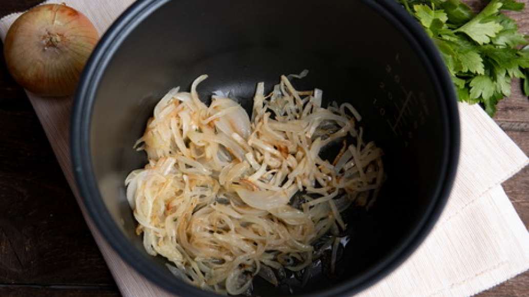 Шаг 2 - Солянка в мультиварке ароматная мясная
