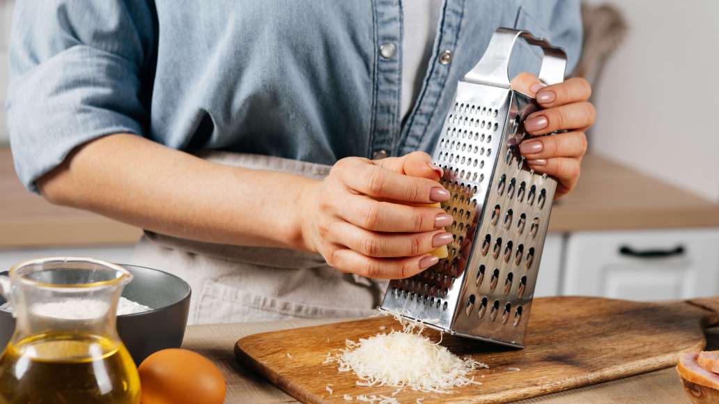 Шаг 1 - Блины для завтрака на молоке с сыром и ветчиной
