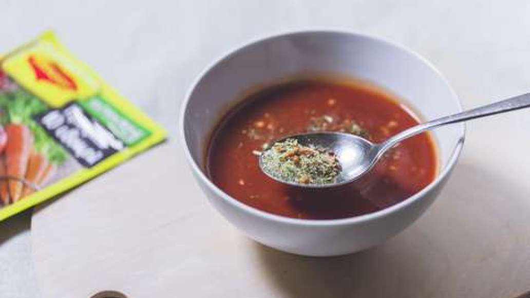 Шаг 3 - Пицца на сковороде с курицей, ананасом и базиликом