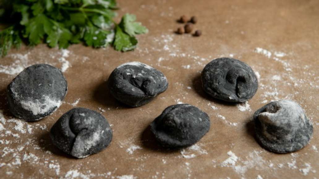 Шаг 3 - Пельмени черные