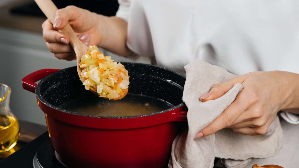 Шаг 3 - Простой суп с красной чечевицей, курицей и овощами