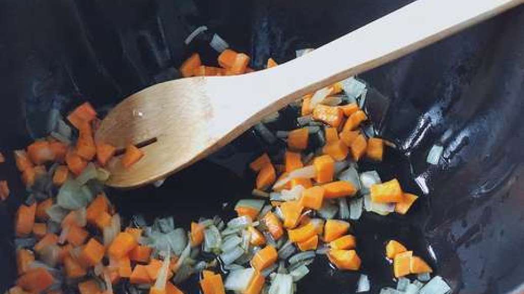 Шаг 2 - Ленивый плов с курицей