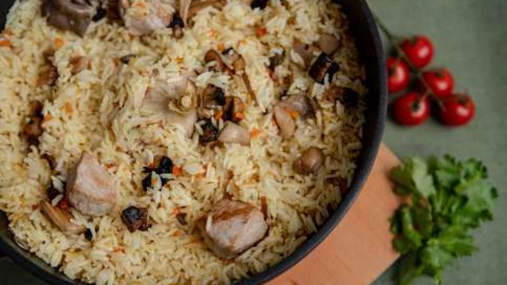 Шаг 3 - Плов из свинины с грибами и помидорами