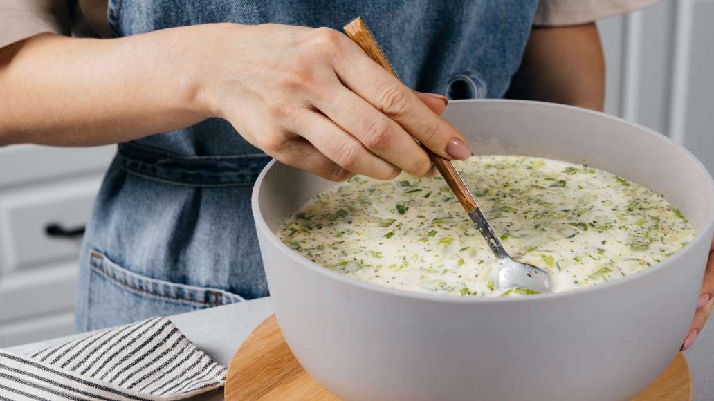 Шаг 5 - Сытная окрошка с мясом на майонезе и курином бульоне