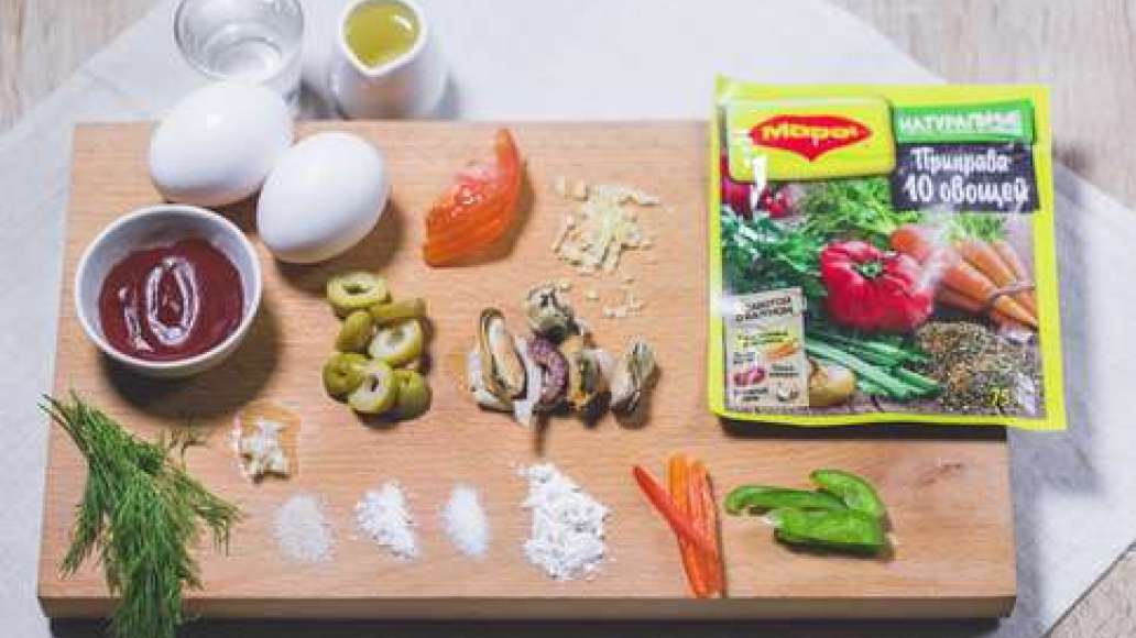 Шаг 1 - Пицца на сковороде с морепродуктами и томатами